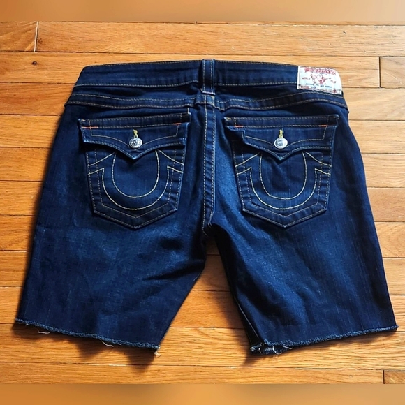 TRUE RELIGION SHORTS JULIE SIZE 32 LOW RISE SUPER CUTE CUTOFF STYLED - Picture 2 of 15